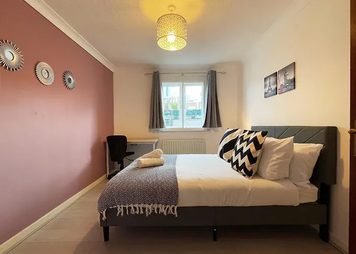 Rebecca Place At Whitechapel - 2 Double Beds, 1 Sofa Bed, Max 5 People