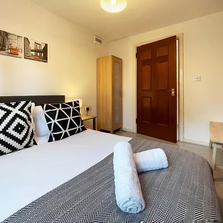 Rebecca Place At Whitechapel - 2 Double Beds, 1 Sofa Bed, Max 5 People Londra Esterno foto