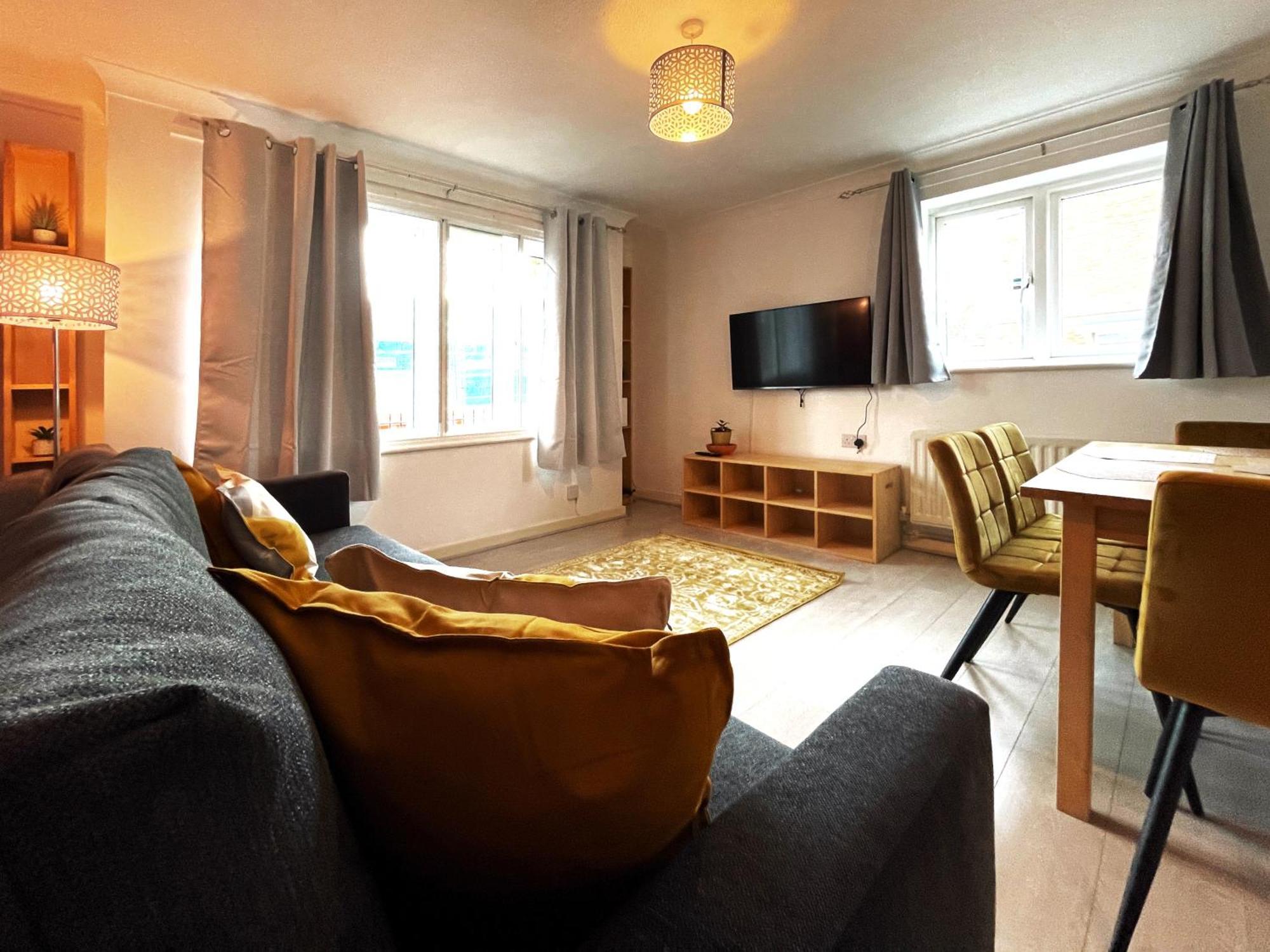 Rebecca Place At Whitechapel - 2 Double Beds, 1 Sofa Bed, Max 5 People * Londra