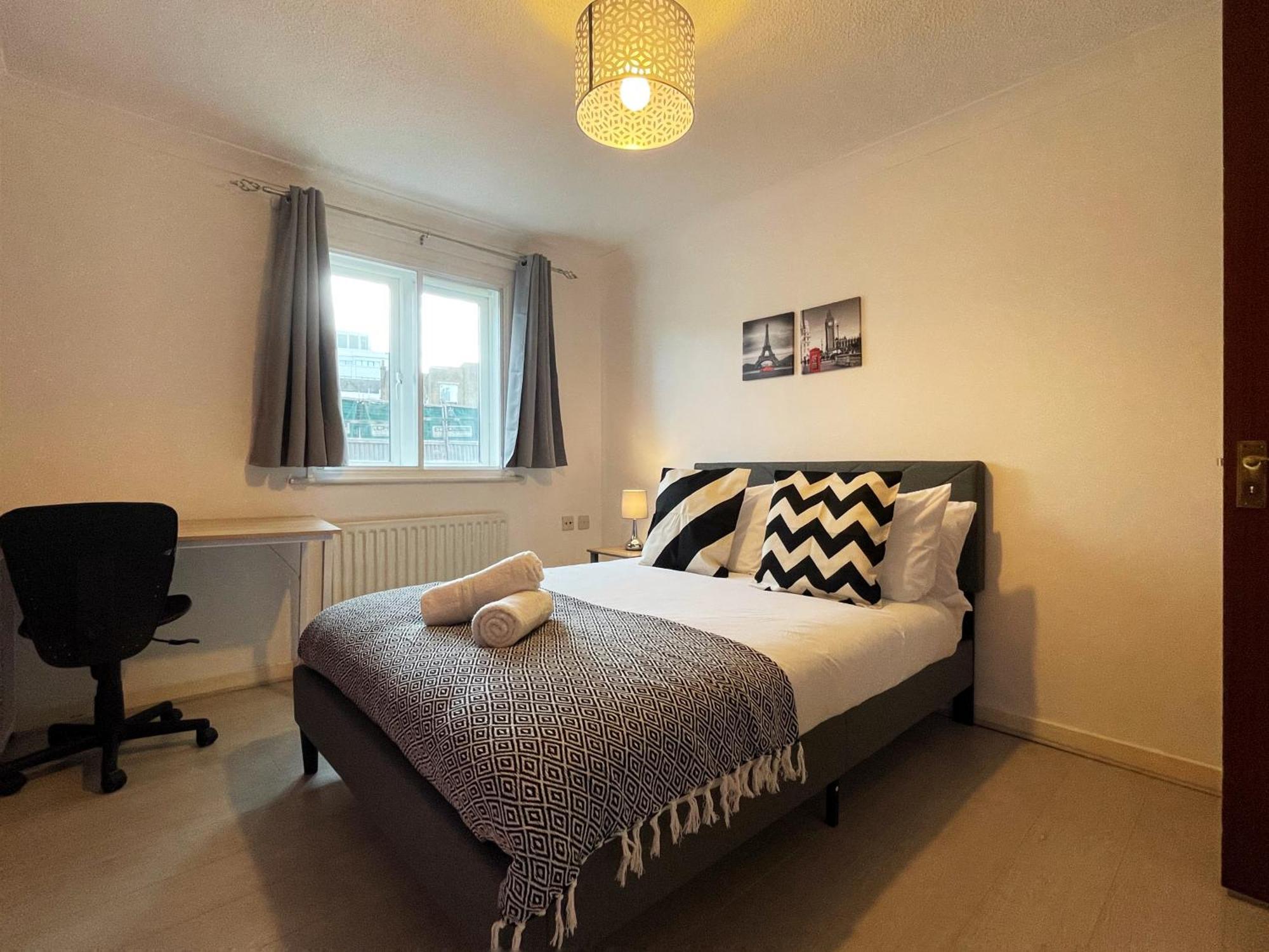 Rebecca Place At Whitechapel - 2 Double Beds, 1 Sofa Bed, Max 5 People Appartamento Londra