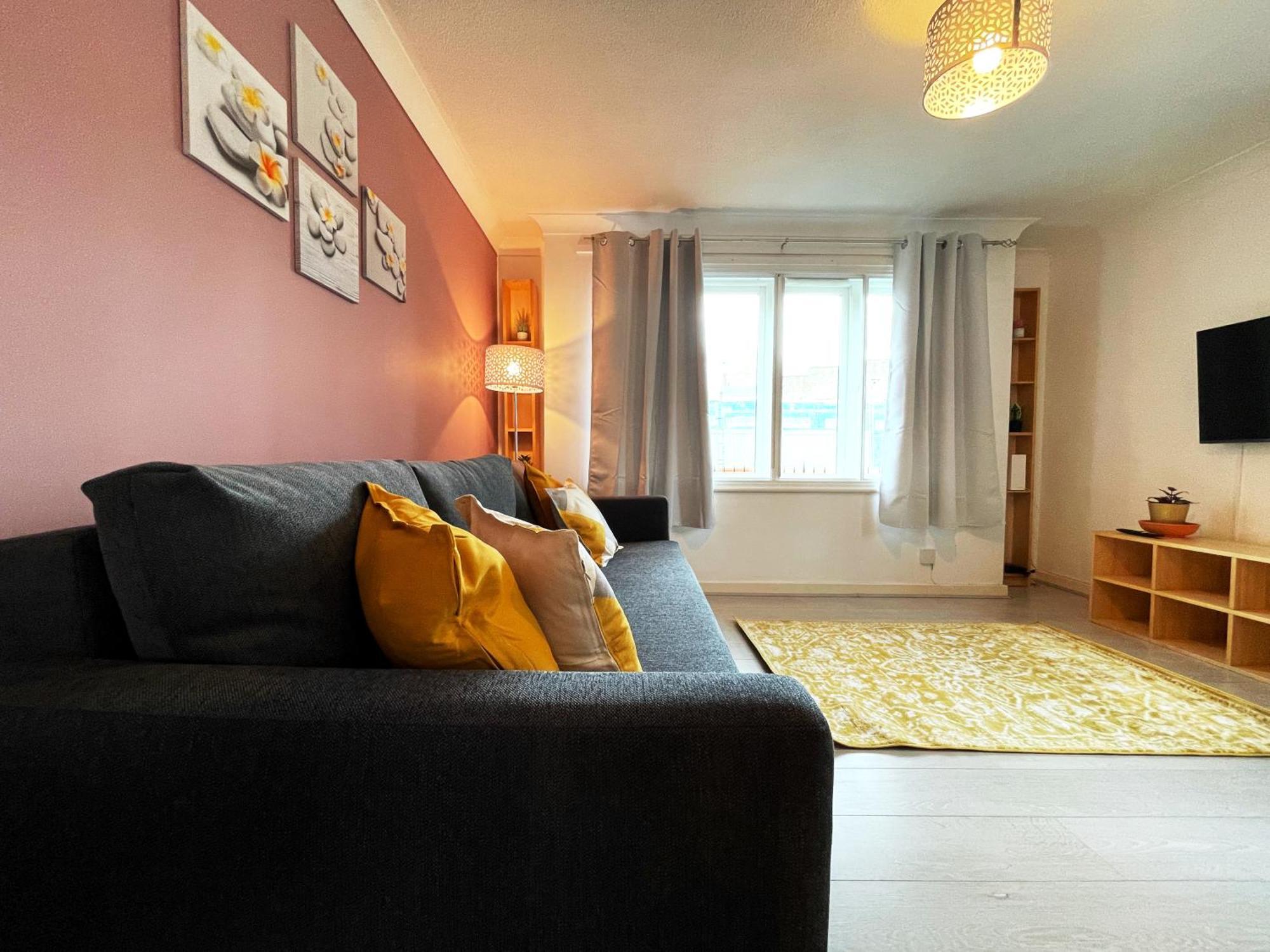 Rebecca Place At Whitechapel - 2 Double Beds, 1 Sofa Bed, Max 5 People Appartamento Londra
