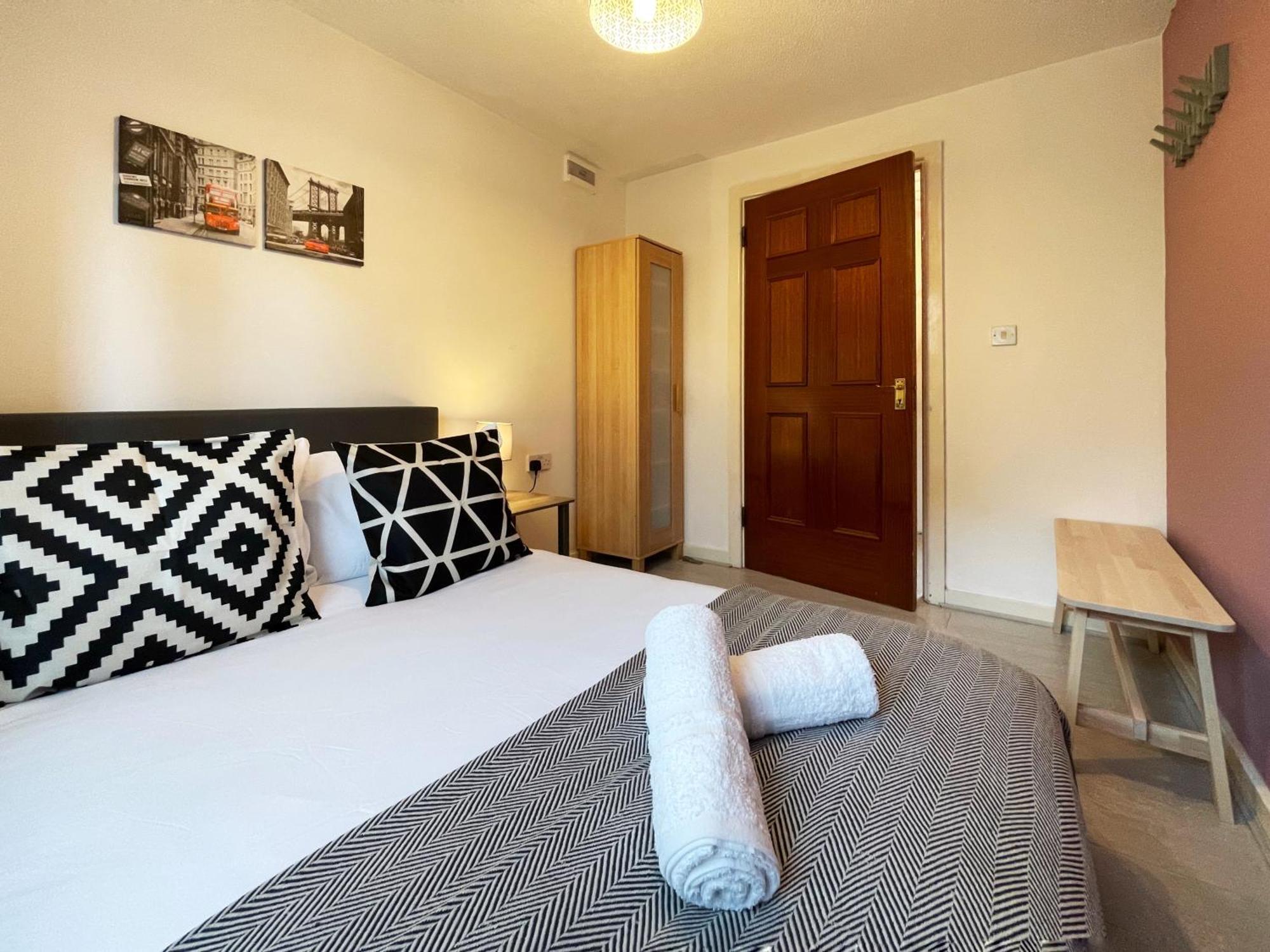 Rebecca Place At Whitechapel - 2 Double Beds, 1 Sofa Bed, Max 5 People Londra